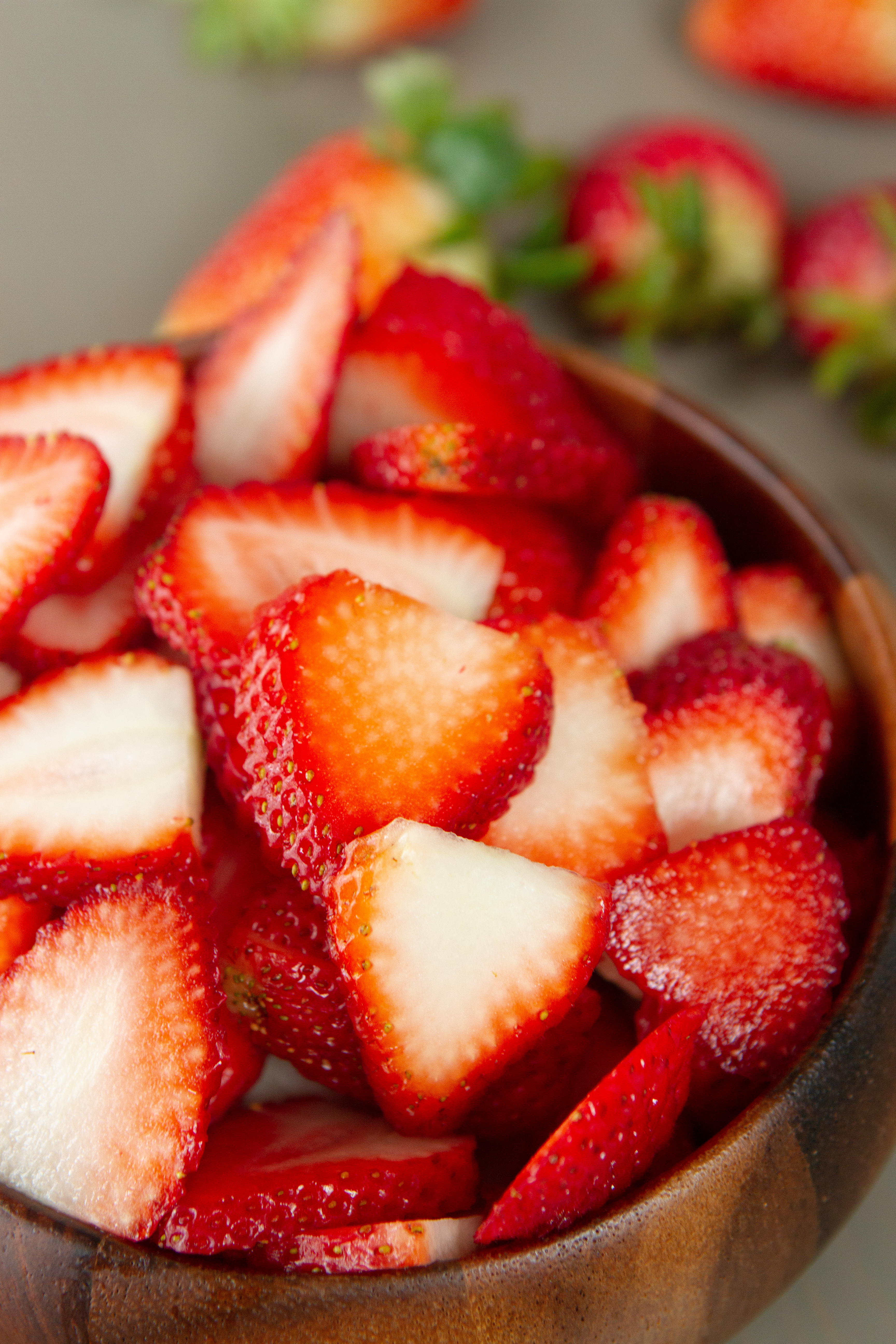 cut strawberries into slices