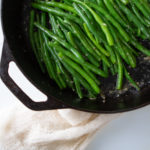 garlic green beans in cast iron skillet