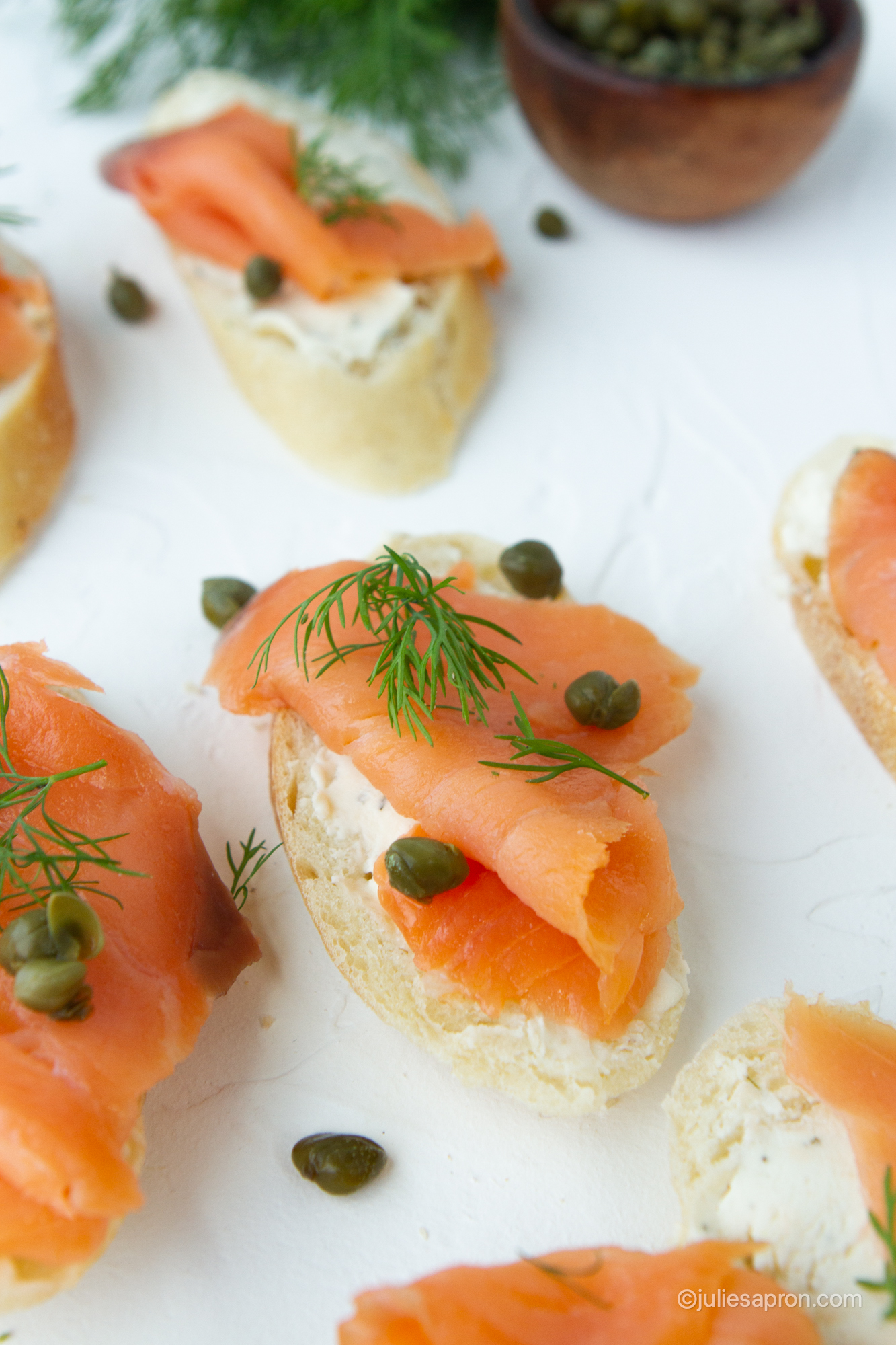 salmon crostini's with dill and capers