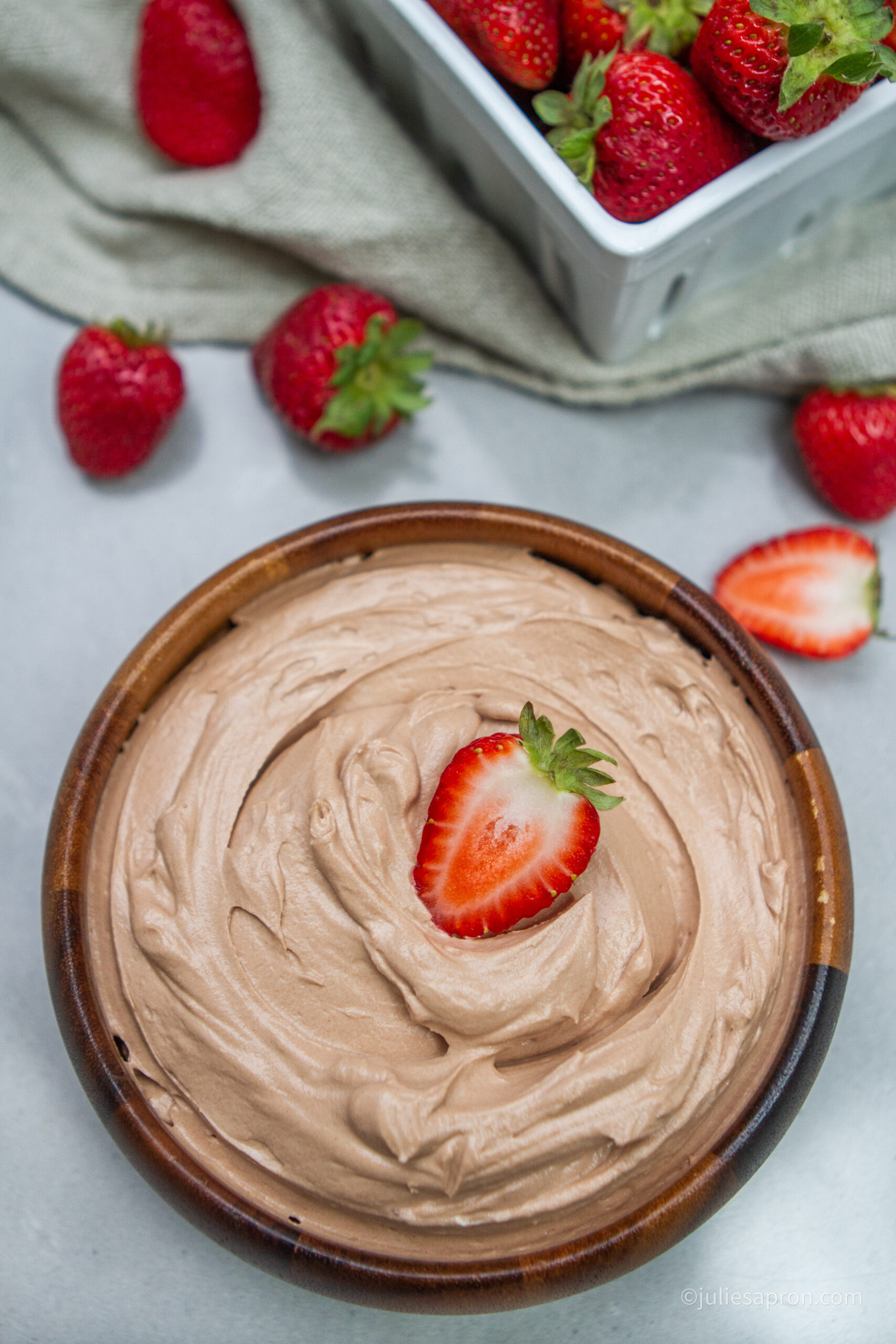 nutella sauce in wooden bowl